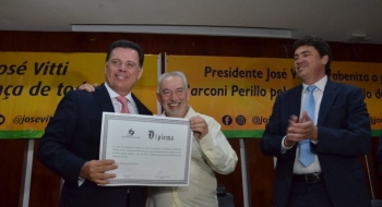 Governador recebe título de “Político do Ano” de 2017